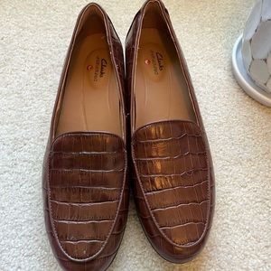 Clarks unstructured womens alligator print loafer size 8.5